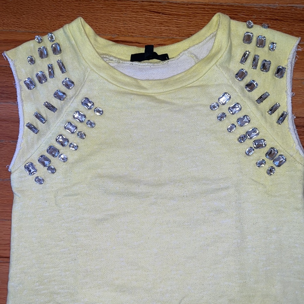 Women sleeveless top
